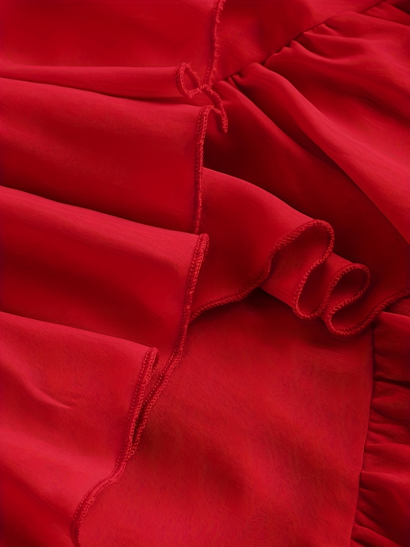 Elegantes asymmetrisches Polyesterkleid, perfekt für den Frühling