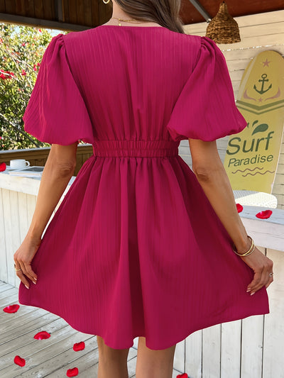 Sommerkleid mit V-Ausschnitt, Puffärmeln und Gürtel