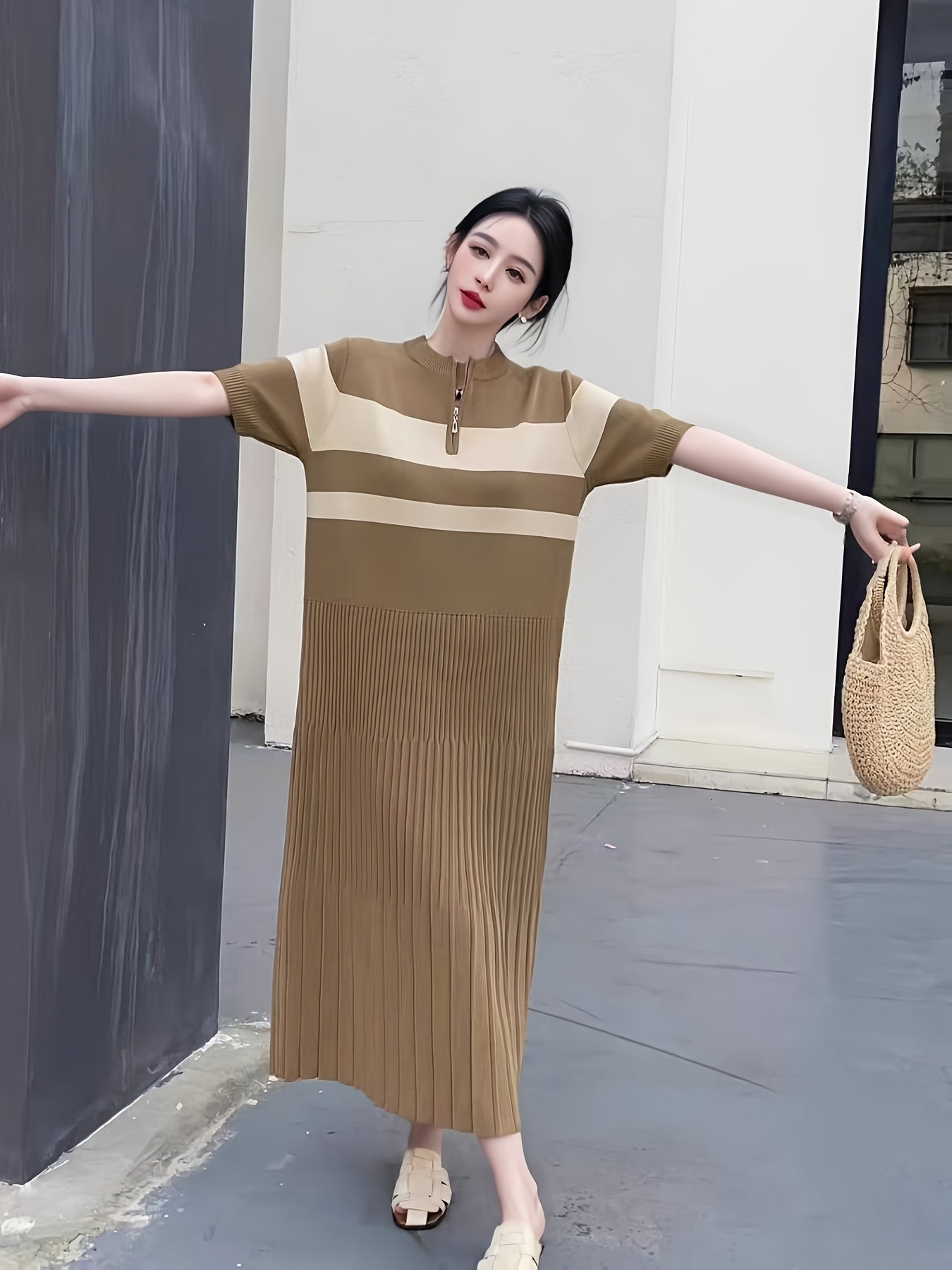 Lässiges gestreiftes Damen-Strickkleid mit Reißverschluss