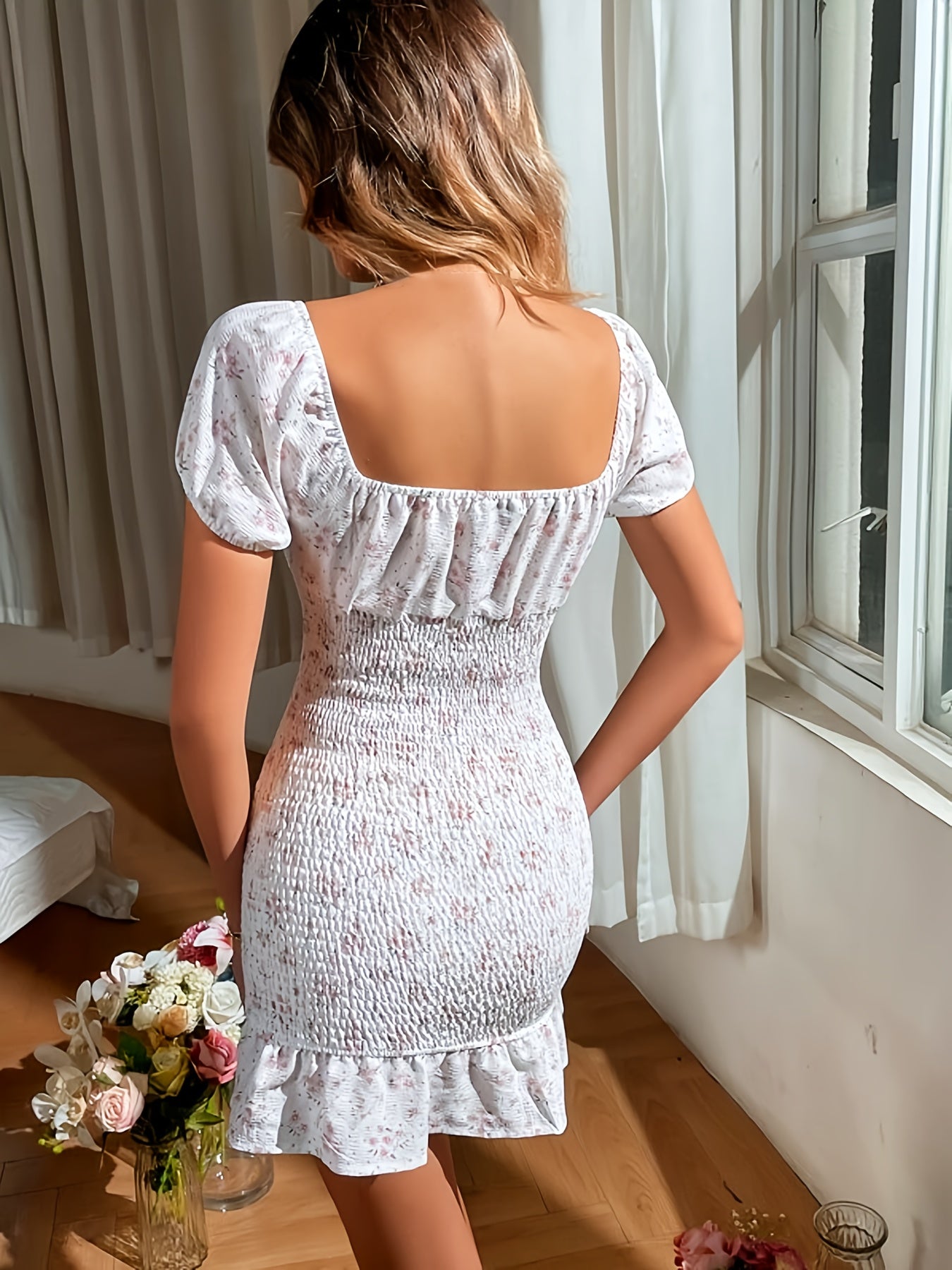 Floral Bodycon-Sommerkleid – Quadratischer Ausschnitt & Rüschen-Saum