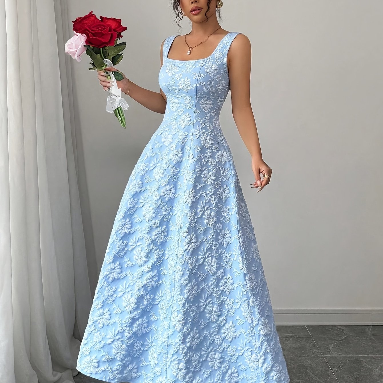 Elegantes geblümtes Maxikleid - Blau und Weiß mit Blumenmuster