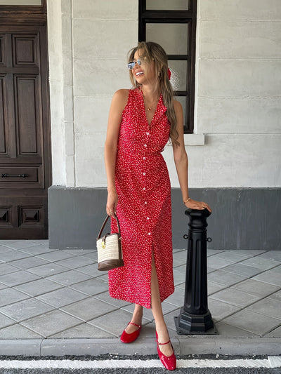 Rotes Midikleid mit Blumenmuster und Taillenbindung