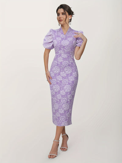 Elegantes Bodycon Kleid mit kurzen Ärmeln - floraler V-Ausschnitt