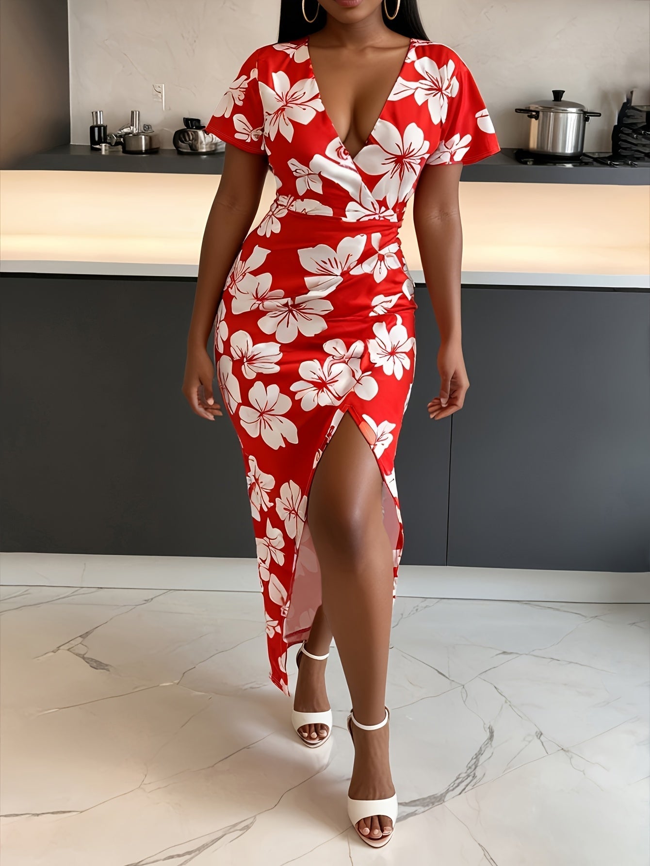 Rotes Bodycon-Kleid mit Blumenmuster Mini-V-Ausschnitt Kurze Ärmel