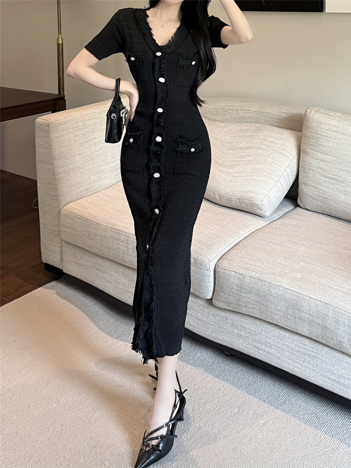 Elegantes Slim Fit Sommerkleid mit dekorativen Knöpfen