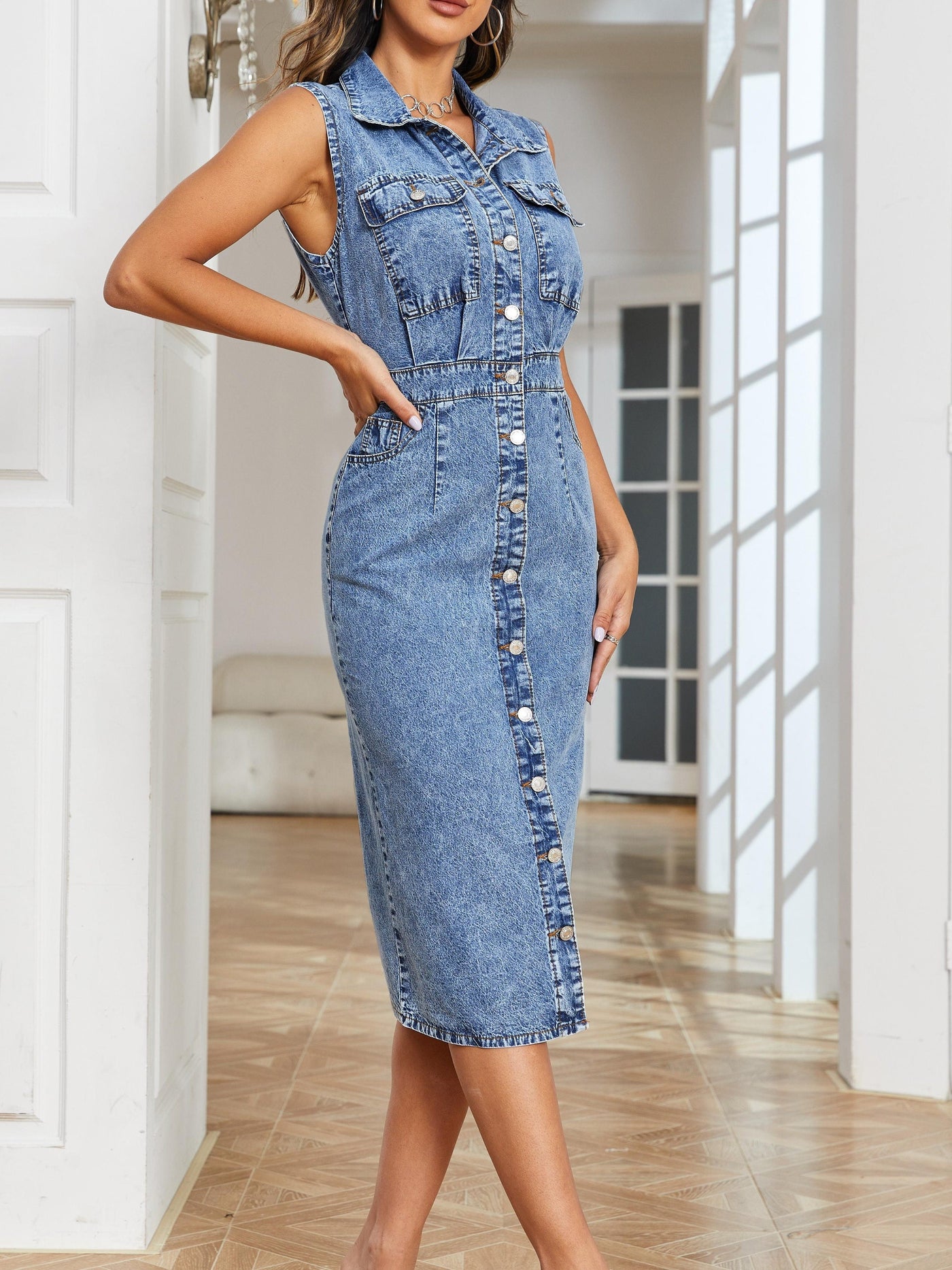 Ärmelloses Denim-Kleid mit Knöpfen Slim Fit für Damen