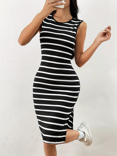 Gestreiftes Kleid mit Rundhalsausschnitt und Schlitz