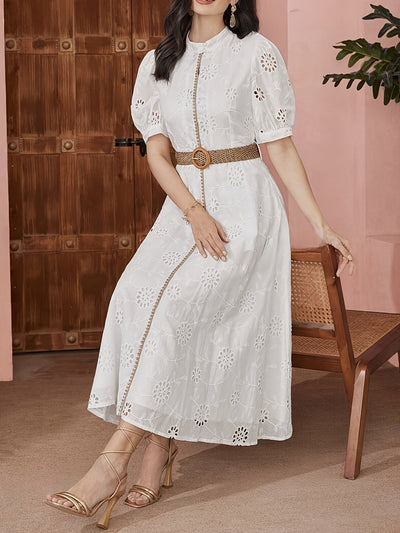 Elegantes Sommerkleid mit Spitze und Taillenband