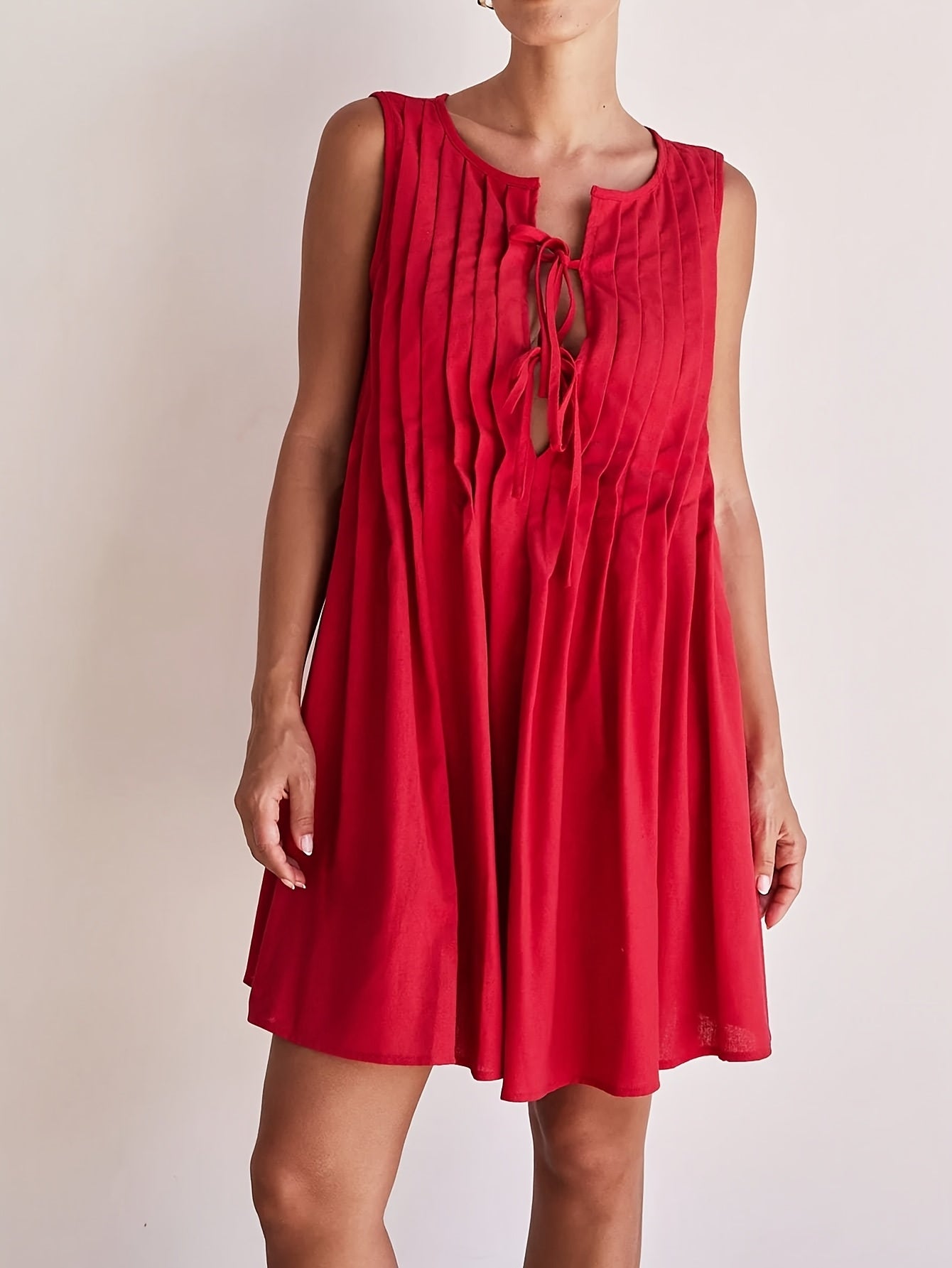 Rot-weißes ärmelloses Sommer-Minikleid mit Bindebändern vorne von A-Line
