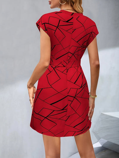 Elegantes Rotes Midikleid mit geometrischem Muster und Gürtel