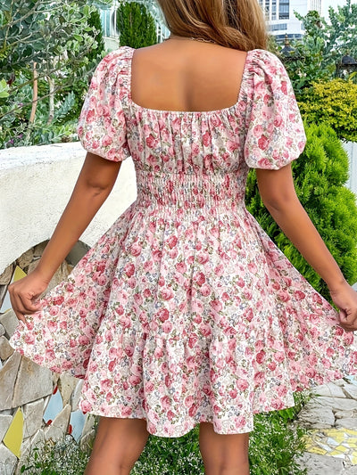 Elegantes rosa Kleid mit Blumenmuster, Puffärmeln und quadratischem Ausschnitt