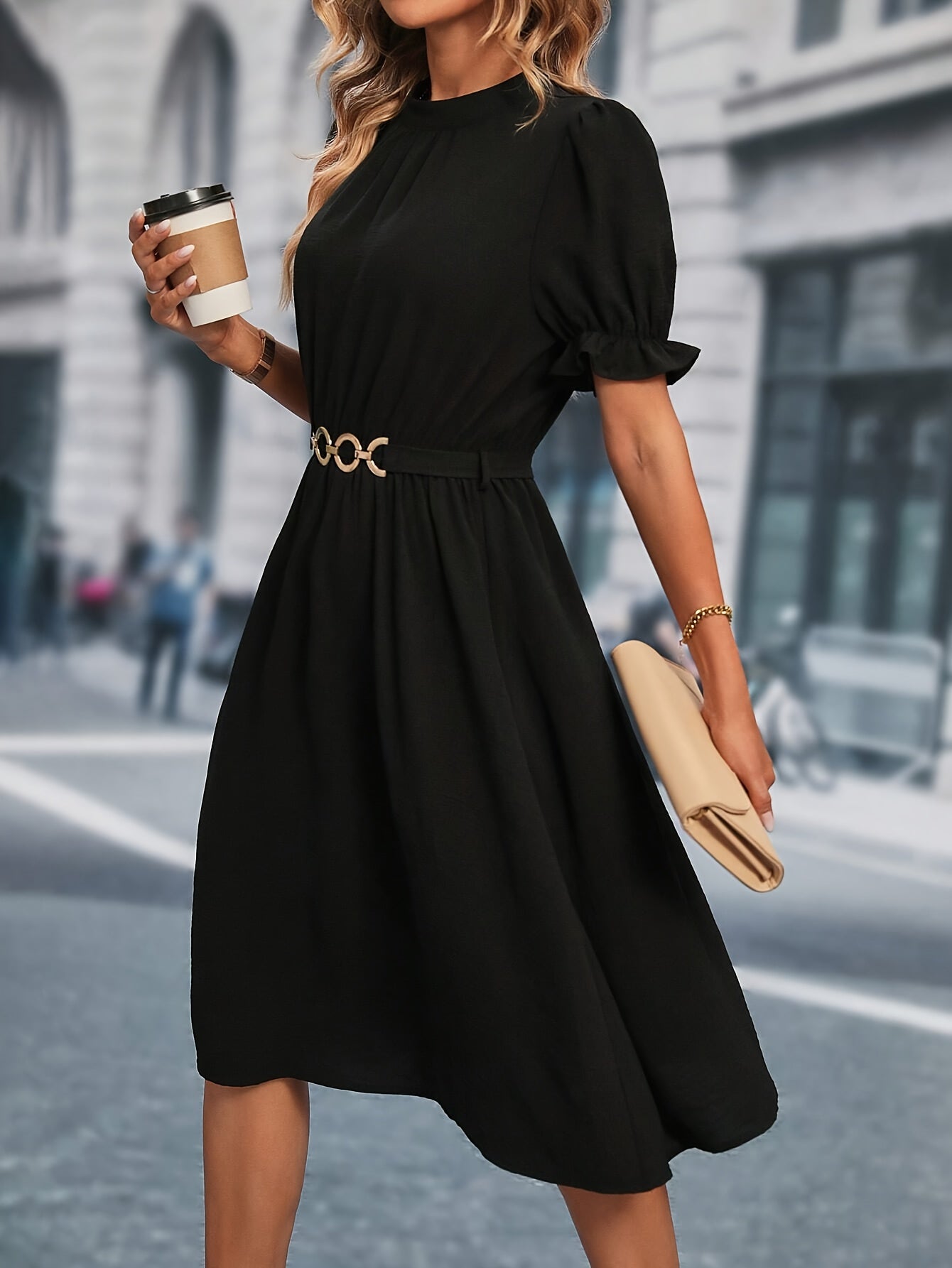 Schwarzes A-Linien Kleid mit Gürtel elegant und bequem