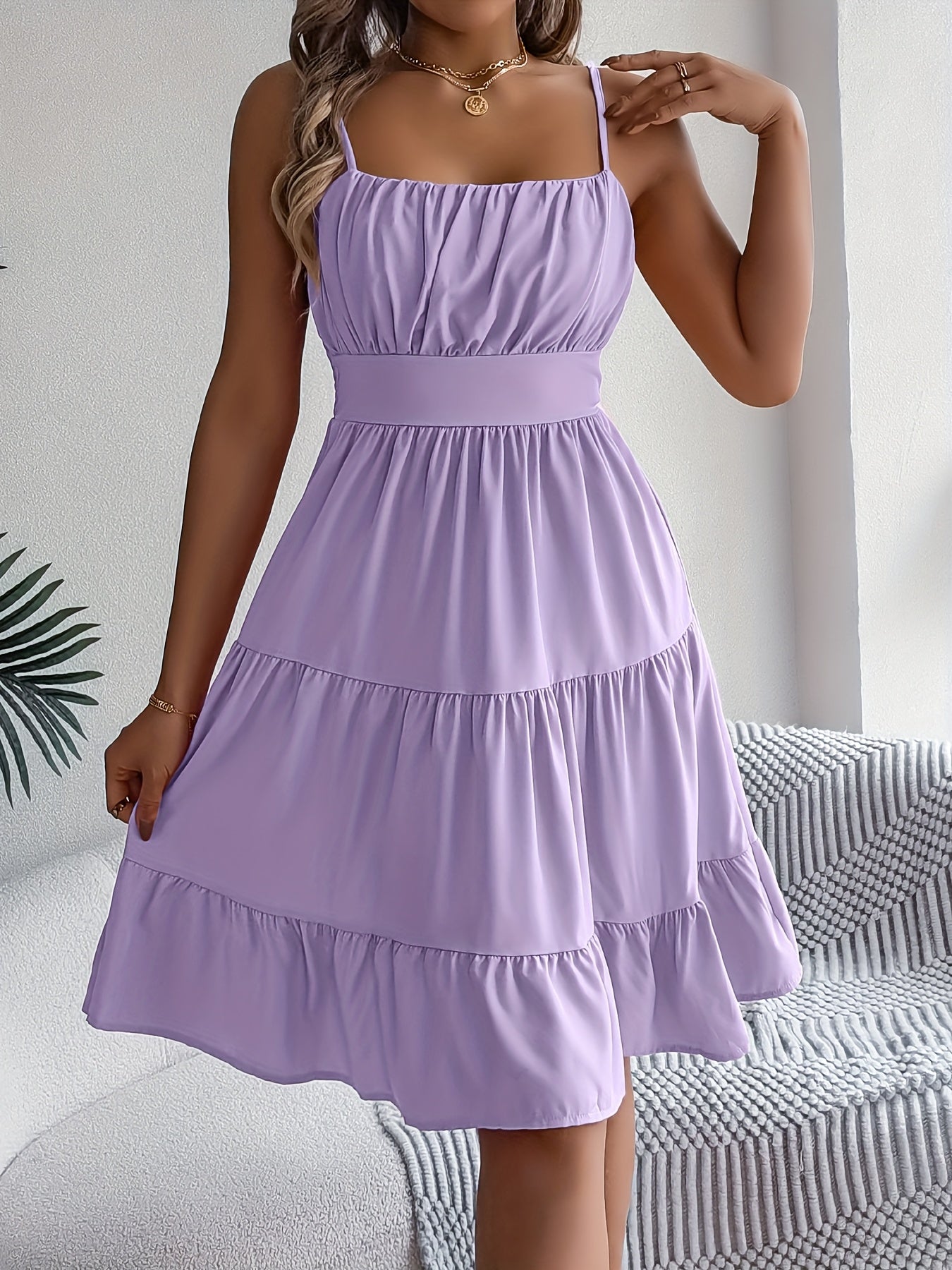 Lässiges, elegantes Trägerkleid mit Spitzenbesatz