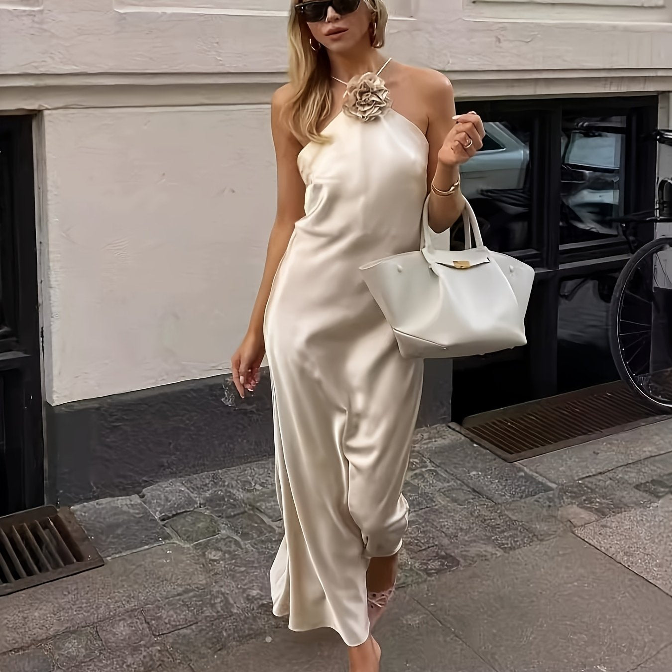 Neu Sommerkleid mit Stickerei und Krawatte - einfarbig