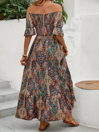 Schulterfreies Sommerkleid mit geometrischem Muster