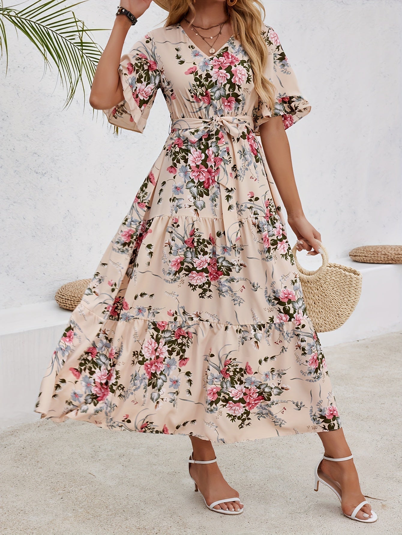 Elegantes Kleid mit und Taillenbindung