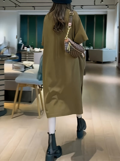 Elegantes ärmelloses Kleid mit frechem Ausschnitt und Taschen - Midi-Länge