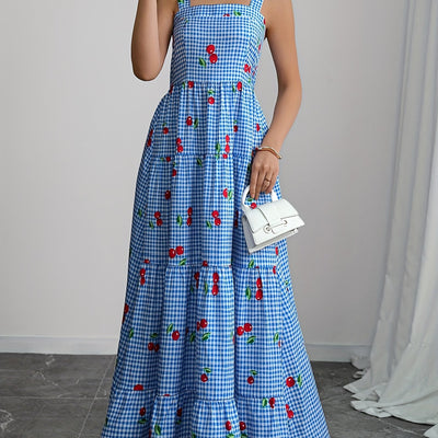Sommerliches blau kariertes Maxikleid mit Kirschenprint und schmalen Trägern