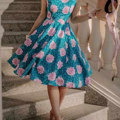 Sommerliches Blumenkleid in Himmelblau, Luftiger A-Linien-Schnitt