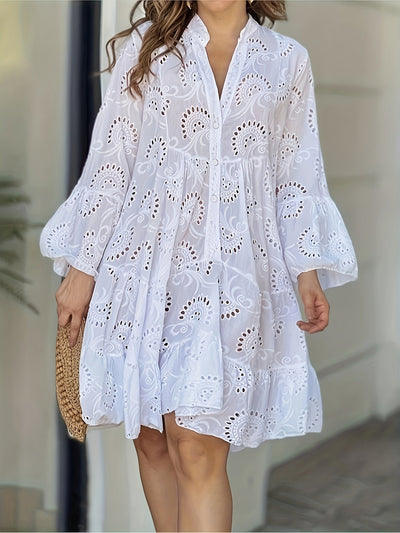 Elegantes Grünes Kleid mit V-Ausschnitt und Bestickten Glockenärmeln