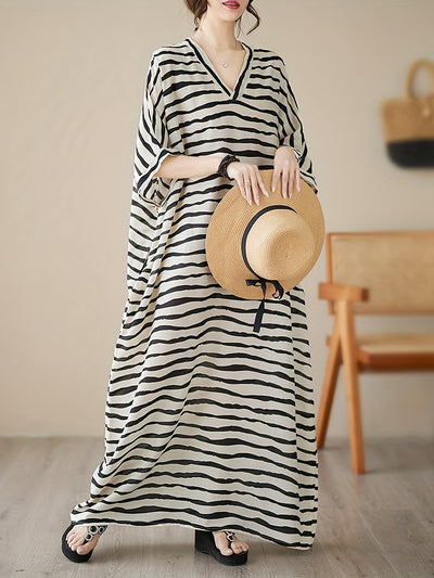 Gestreiftes Kleid in Übergröße mit V-Ausschnitt - Holiday Style