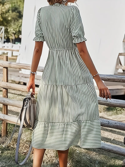 Elegantes gestreiftes Kleid mit V-Ausschnitt für Damen