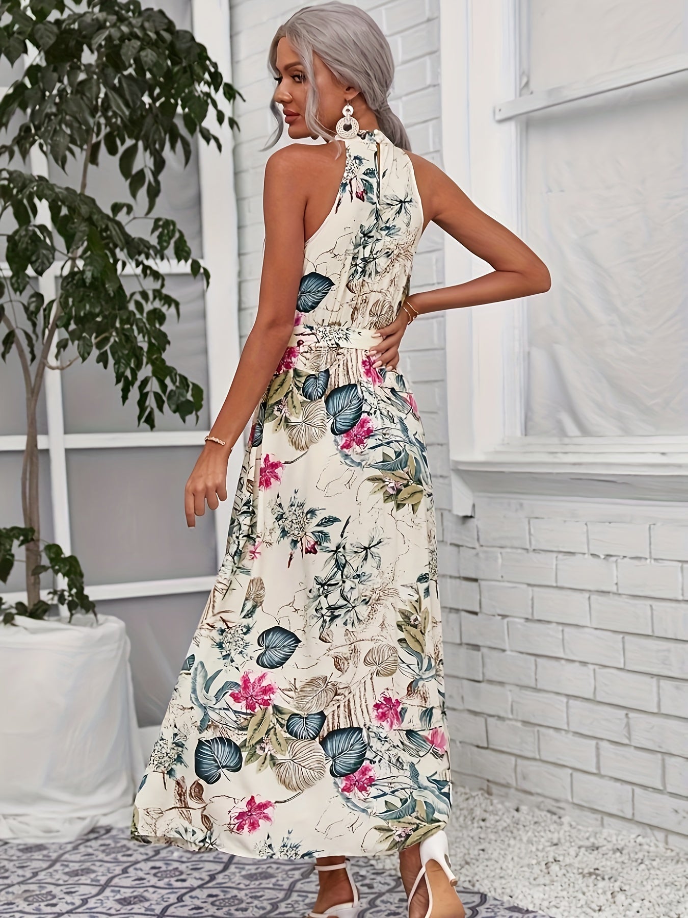 Trägerkleid mit Blumenmuster und Gürtel, Sommerkleid für den Urlaub
