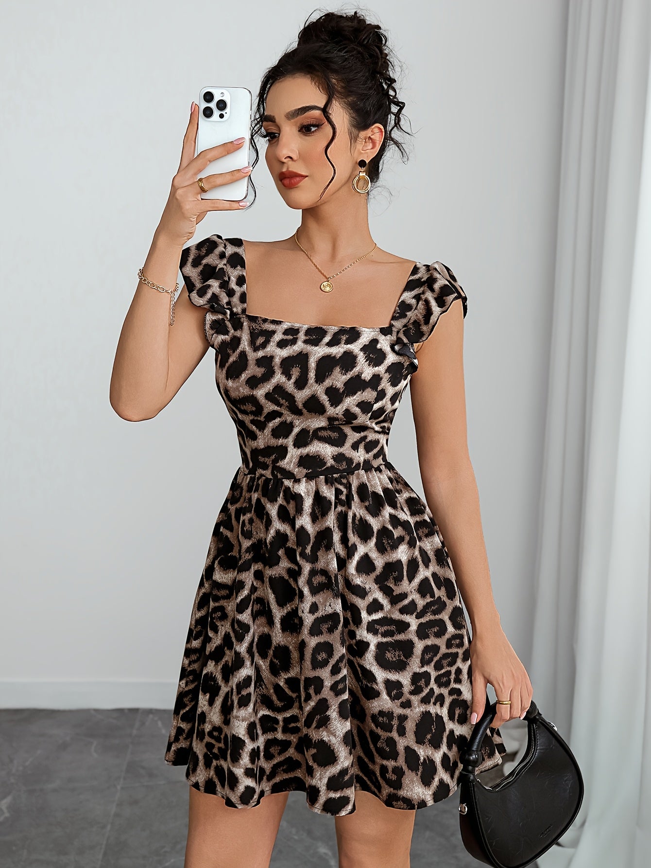 Elegantes Damenkleid mit Leopardenmuster – Rüschen-Träger und Rückenfrei
