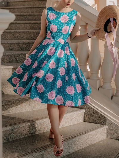 Sommerliches Blumenkleid in Himmelblau, Luftiger A-Linien-Schnitt