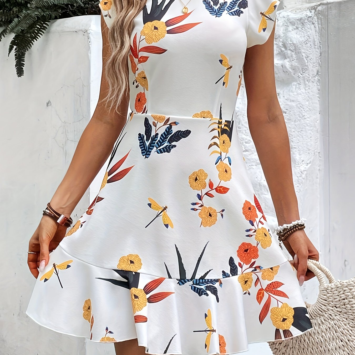 Geblümtes Kleid mit Rüschen – A-Linien-Schnitt