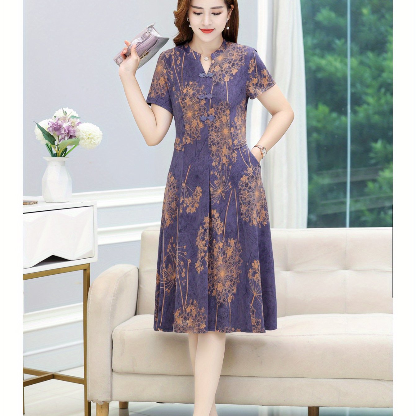 Floral gemustertes Kleid mit frechem Ausschnitt - kurze Ärmel - für Damen