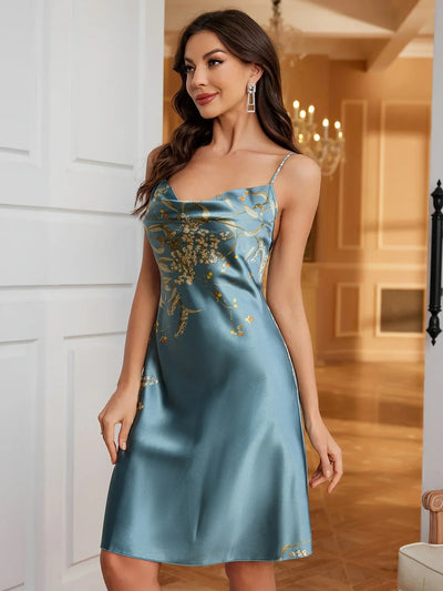 Slipdress – Verführerisches Nachthemd mit Blumenmuster, V-Ausschnitt, offenem Rücken und seidig glänzender Optik