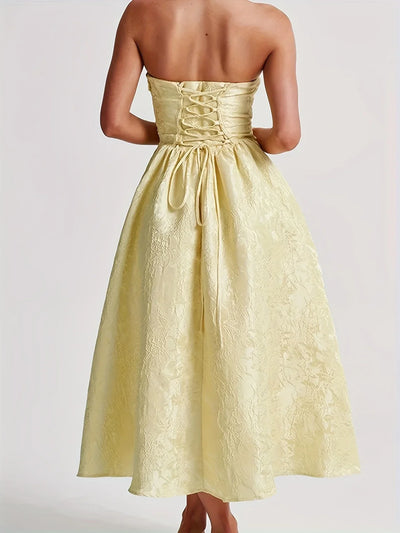 Elegantes Satinkleid mit Jacquardmuster und schulterfreiem Design – Spitzenrücken, fließender Rock, luxuriöses Abendkleid für festliche Anlässe und Partys