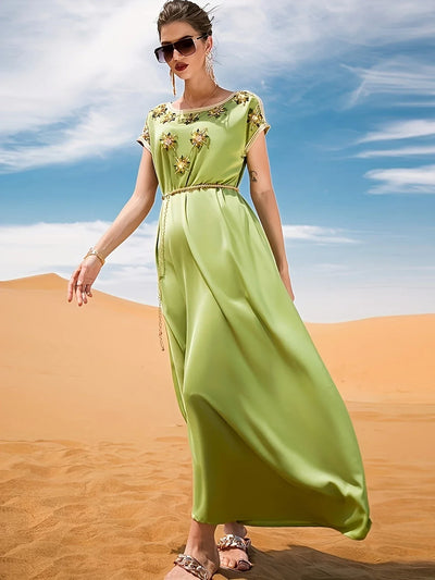 Satiniertes Midikleid in Avocado-Grün – handverzierte Zirkonia, elegantes, schimmerndes Cocktailkleid