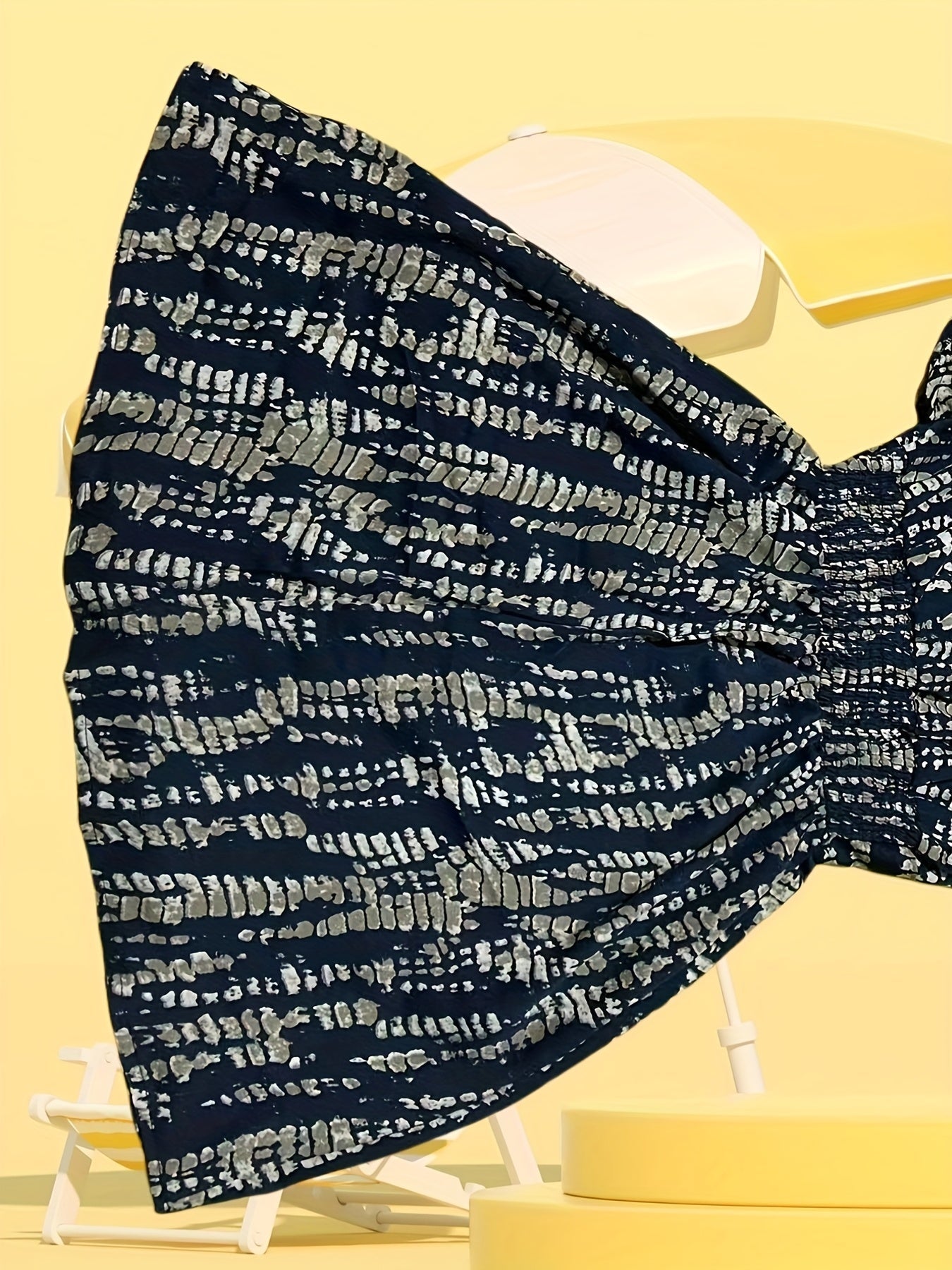 Elegantes Damen-Midikleid mit Streifen und V-Ausschnitt