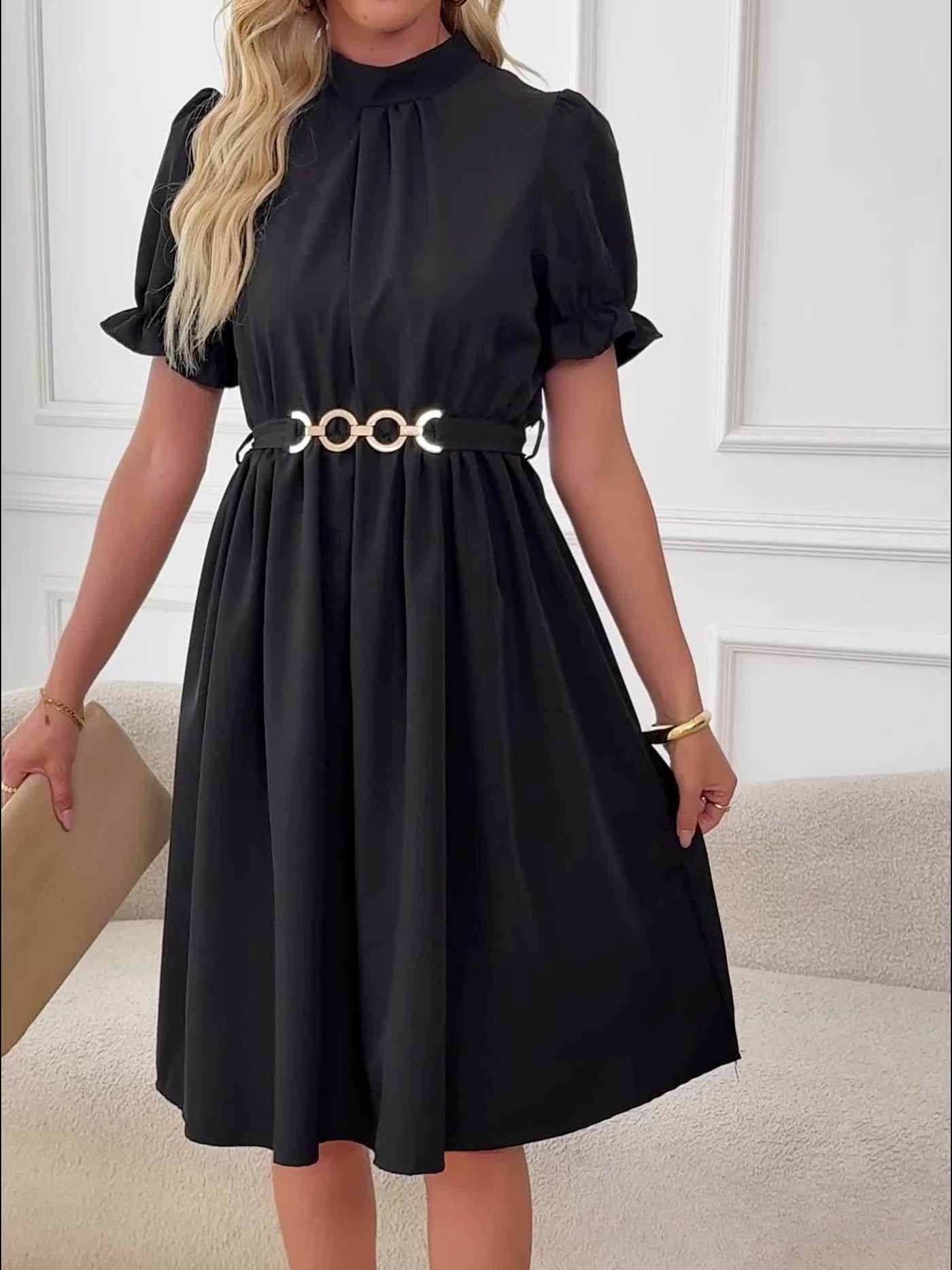 Schwarzes A-Linien Kleid mit Gürtel elegant und bequem