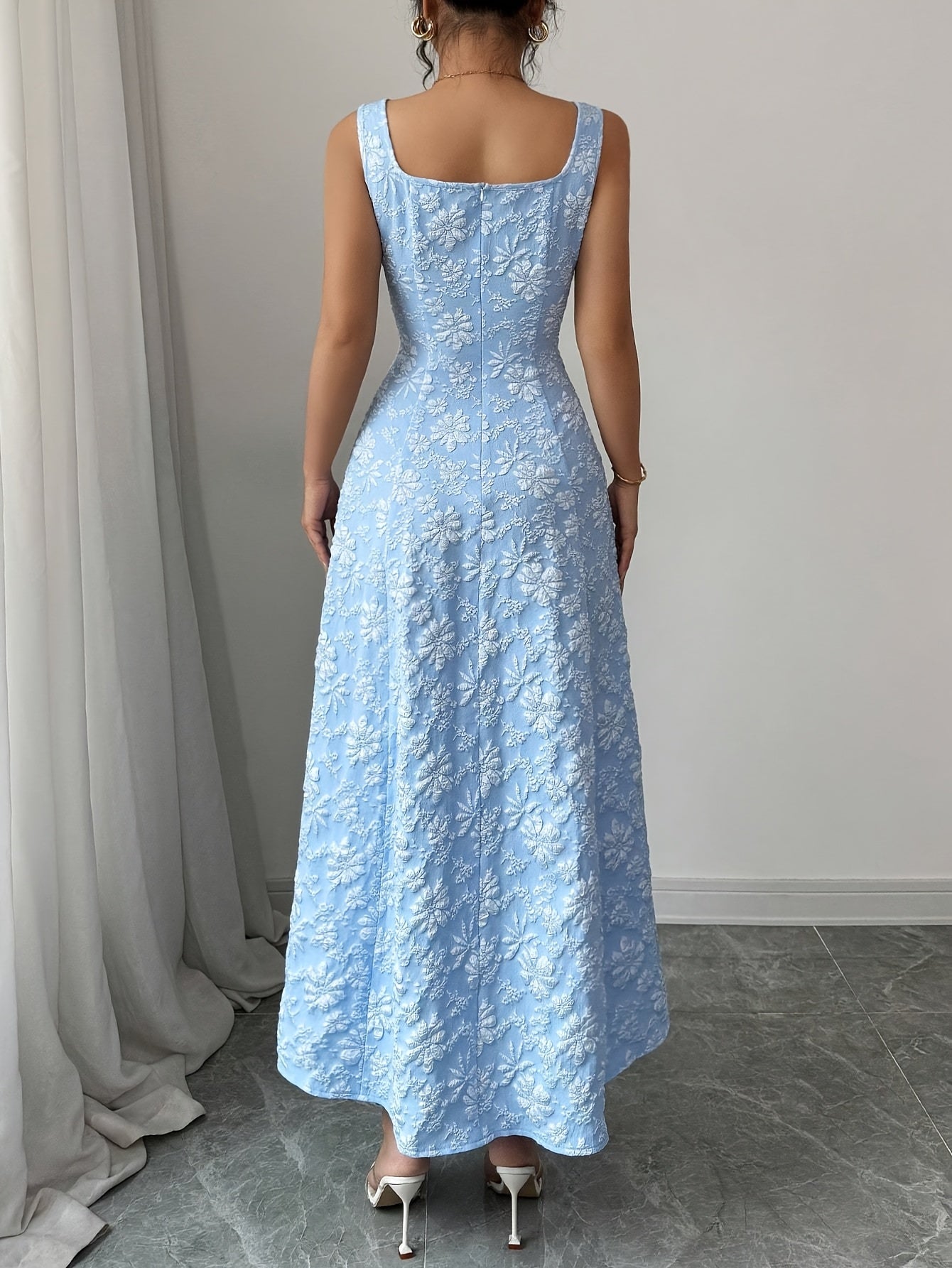 Elegantes geblümtes Maxikleid - Blau und Weiß mit Blumenmuster