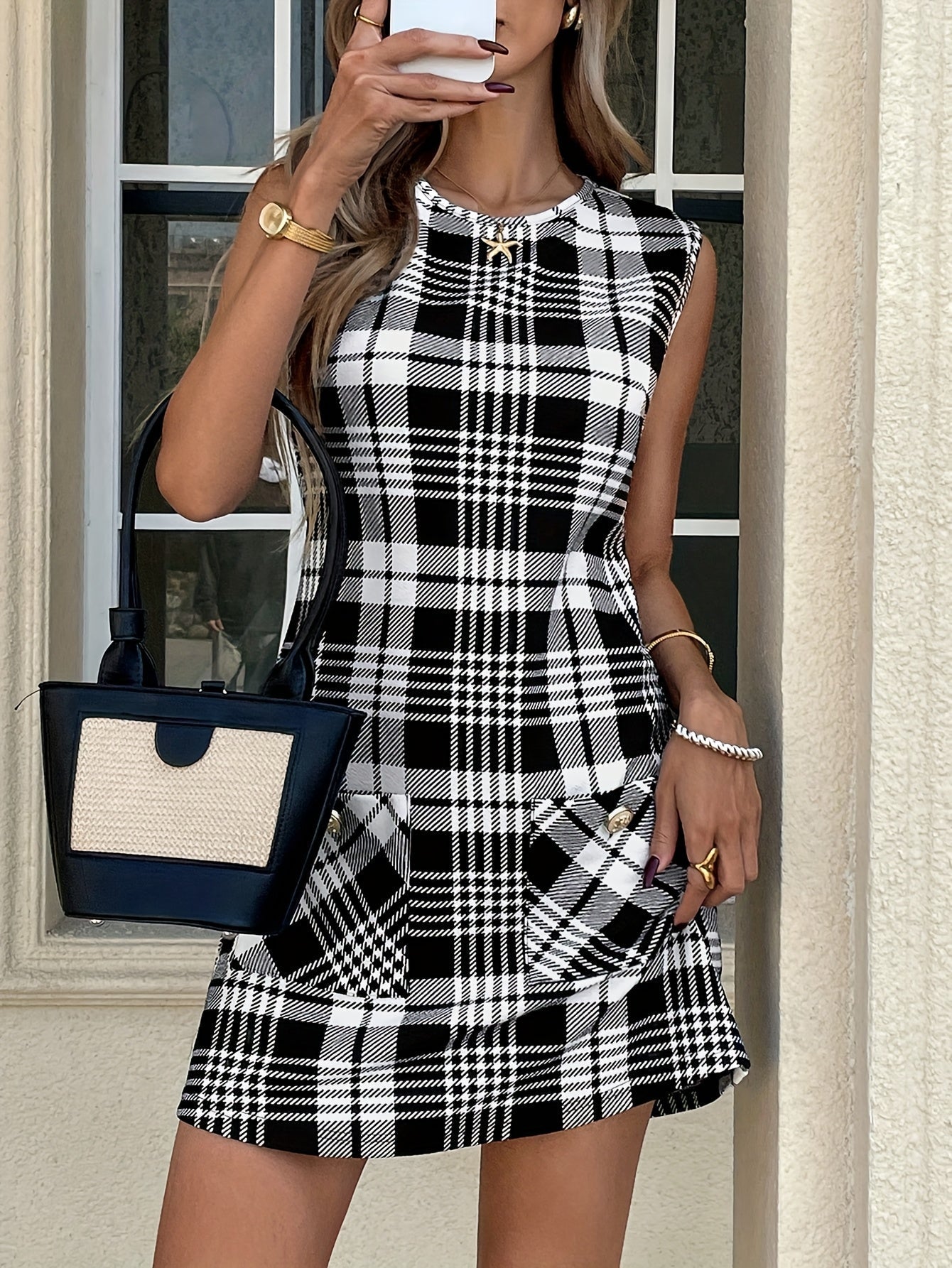 Damenkleid mit Karomuster und Taschen – A-Linien-Schnitt