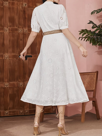 Elegantes Sommerkleid mit Spitze und Taillenband
