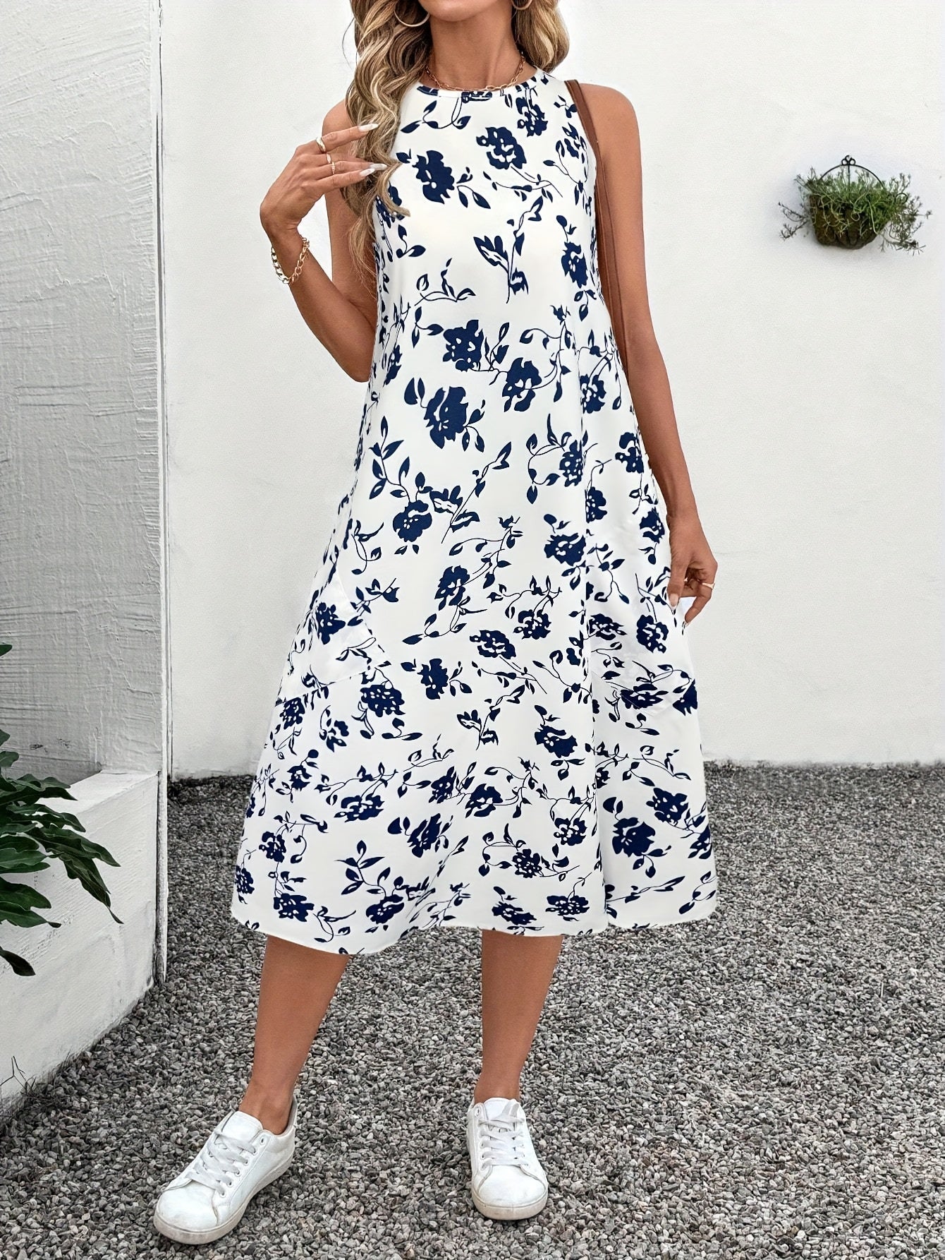 Ärmelloses Damen-Sommerkleid mit Rundhalsausschnitt