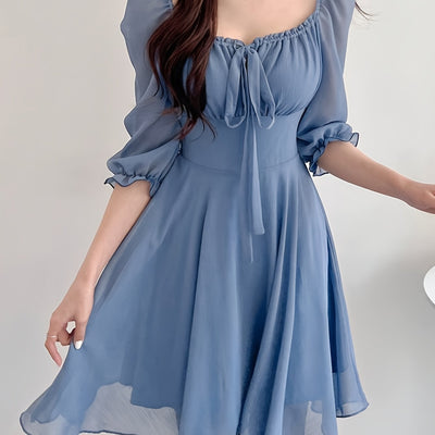 Damen Sommerkleid mit quadratischem Ausschnitt und Krawatte vorne
