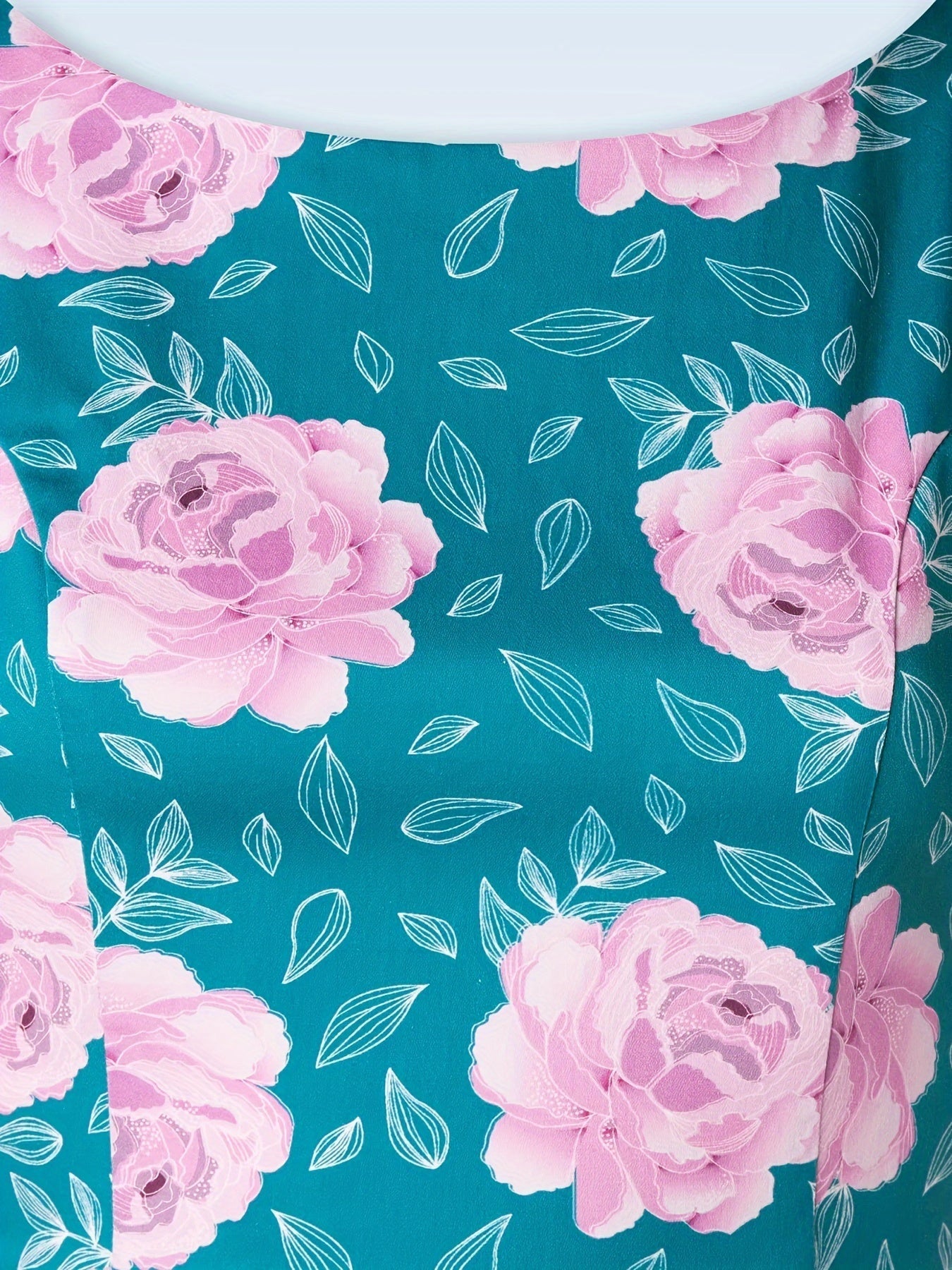 Sommerliches Blumenkleid in Himmelblau, Luftiger A-Linien-Schnitt