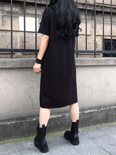 Elegantes ärmelloses Kleid mit frechem Ausschnitt und Taschen - Midi-Länge