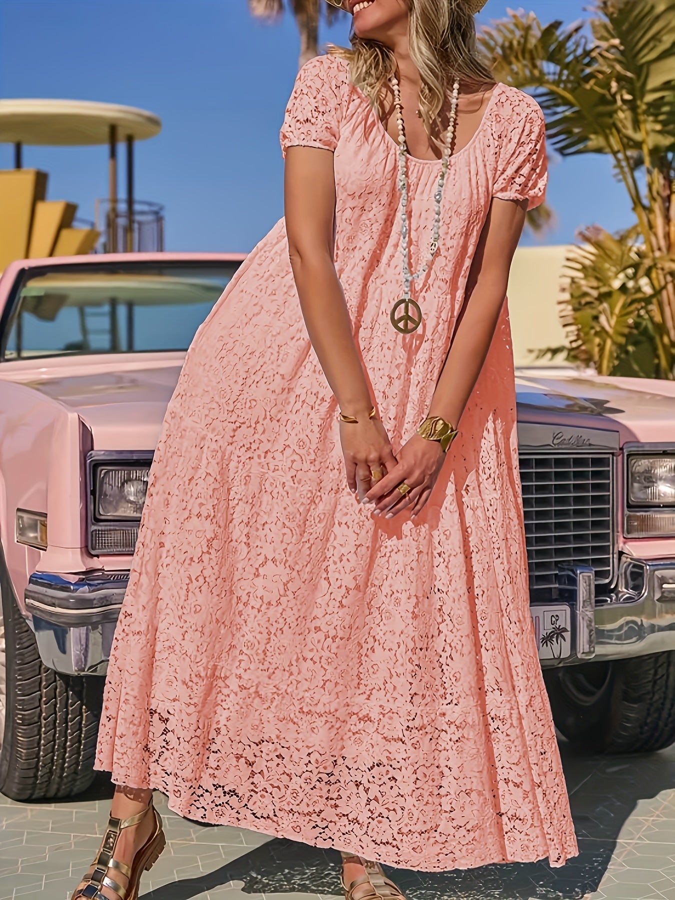 Elegantes Maxikleid in Übergröße aus Spitze mit offenen Schultern