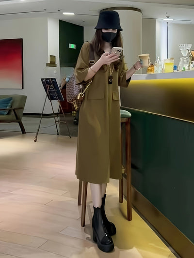 Elegantes ärmelloses Kleid mit frechem Ausschnitt und Taschen - Midi-Länge