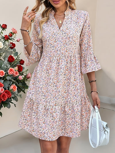 Geblümtes Minikleid mit herzförmigem Ausschnitt und gerafften Ärmeln Romantisches Sommeroutfit