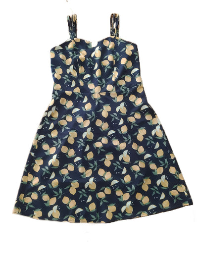 Ärmelloses Damen-Midikleid mit Blumenmuster – Schwarz mit weißem Gänseblümchenmuster