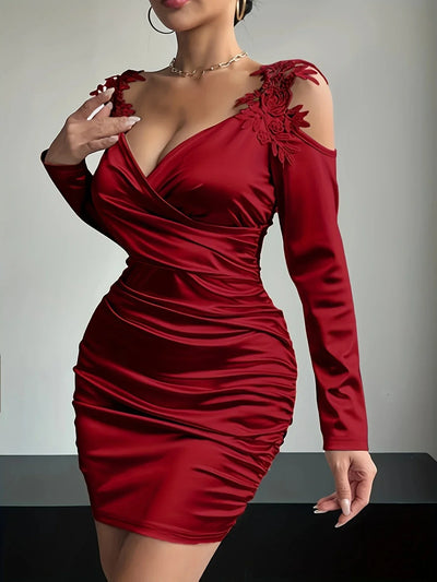 Luxuriöses Satinkleid für Damen – Elegantes, figurbetontes Midi-Party-Kleid mit stilvollem Design