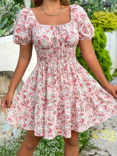 Elegantes rosa Kleid mit Blumenmuster, Puffärmeln und quadratischem Ausschnitt