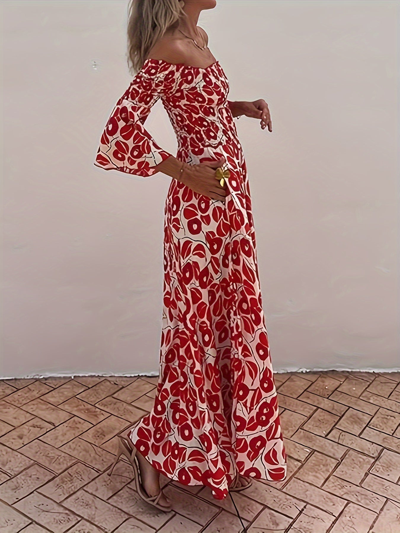 Maxikleid mit Rüschen - trägerlos mit blauen und roten Motiven